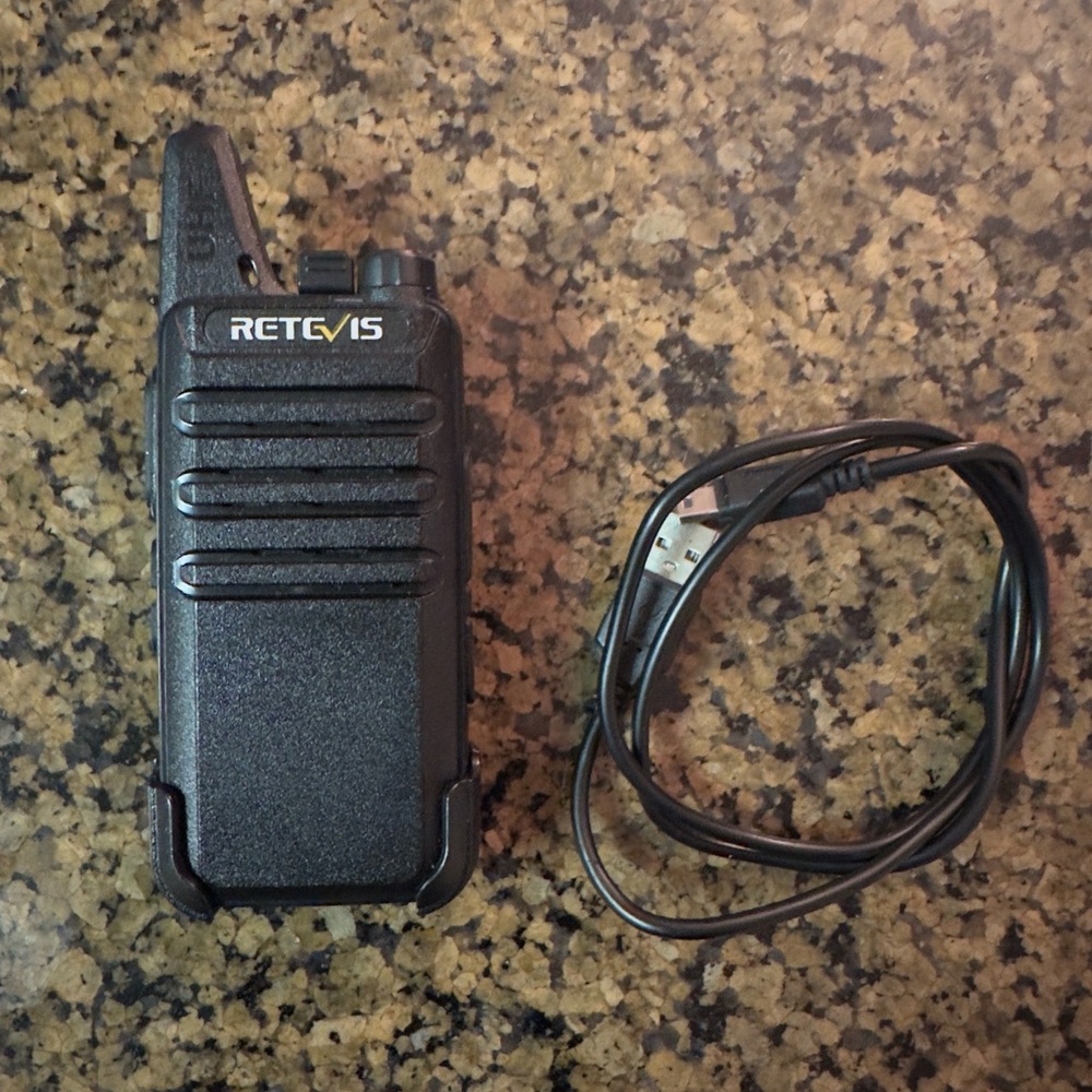 Retevis UHF two-way radio w/usb charging cable